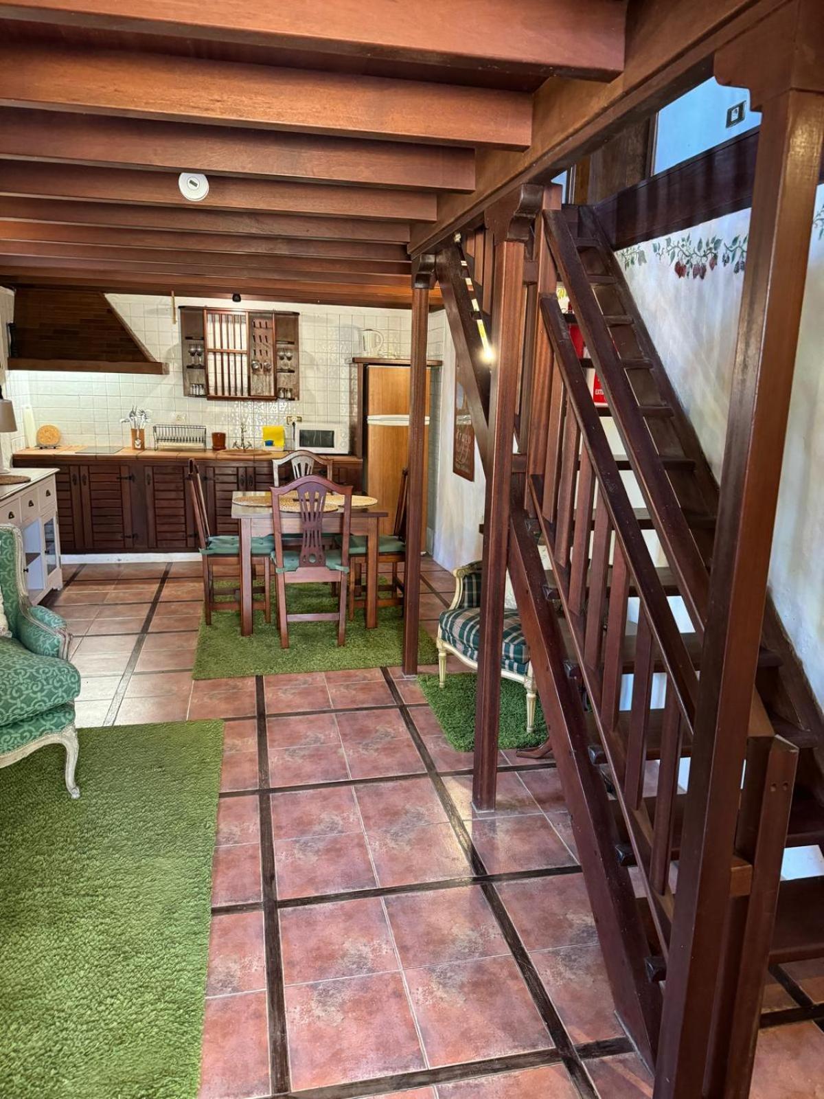 Oasis Hill Botanical Garden Lodge *